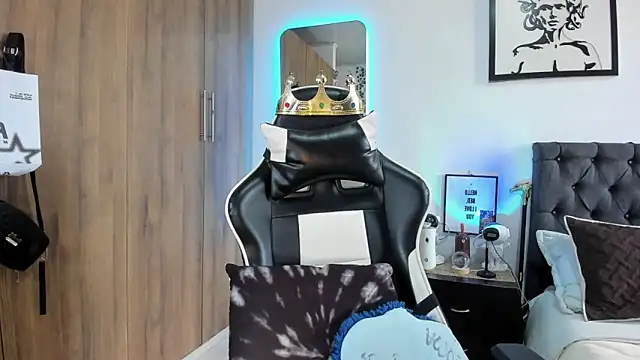 Snapshot of AlanNaughty chatting on February 25, 10:08 pm AlanNaughty online show from February 25, 10:08 pm