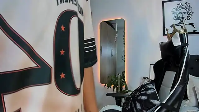 Snapshot of AlanNaughty chatting on March 3, 5:24 am AlanNaughty online show from March 3, 5:24 am