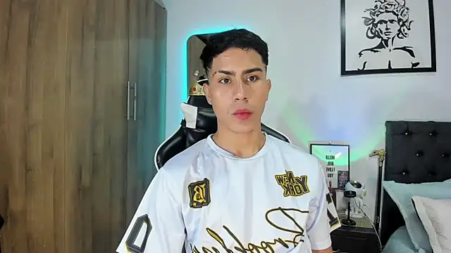 Snapshot of AlanNaughty chatting on March 4, 11:44 pm AlanNaughty online show from March 4, 11:44 pm