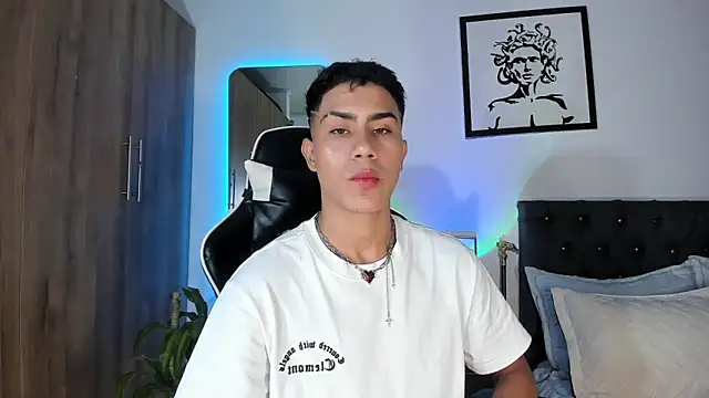 Snapshot of AlanNaughty chatting on March 13, 11:44 pm AlanNaughty online show from March 13, 11:44 pm