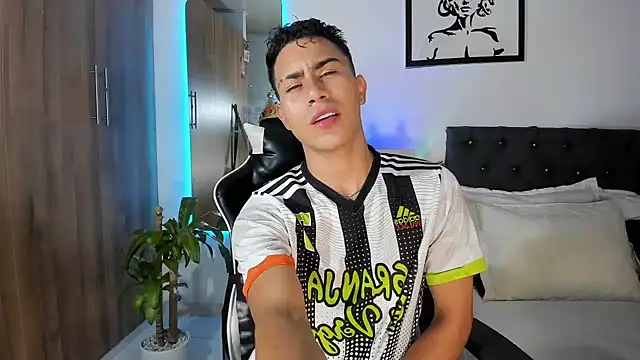 Snapshot of AlanNaughty chatting on March 26, 11:54 pm AlanNaughty online show from March 26, 11:54 pm