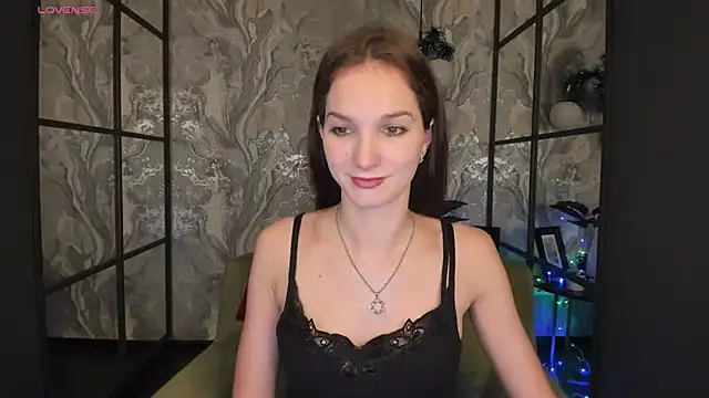 Snapshot of MirandaGlow chatting on January 9, 5:44 am MirandaGlow online show from January 9, 5:44 am