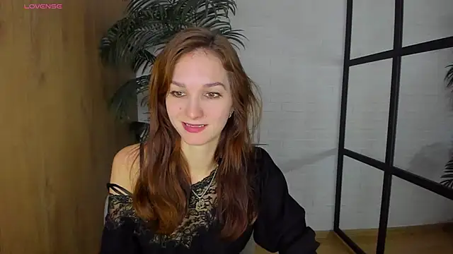 Snapshot of MirandaGlow chatting on January 23, 5:45 am MirandaGlow online show from January 23, 5:45 am