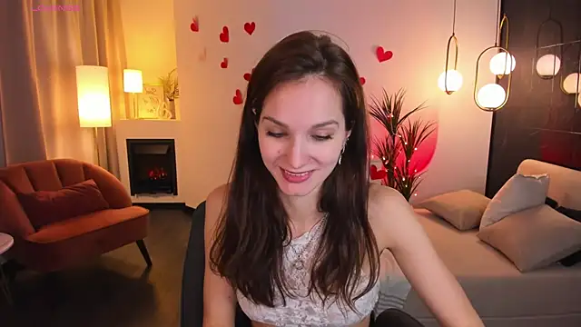 Snapshot of MirandaGlow chatting on February 14, 8:42 am MirandaGlow online show from February 14, 8:42 am