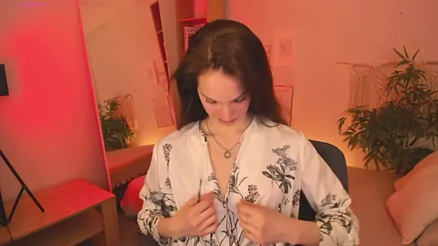 MirandaGlow online show from March 10, 5:45 am