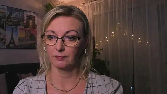 vanessa chat online show from December 3, 5:55 pm