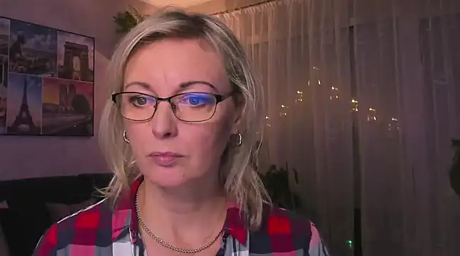 vanessa chat online show from December 4, 6:28 pm