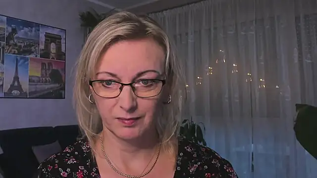 vanessa chat online show from December 8, 2:30 pm