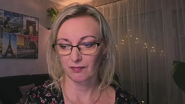 vanessa chat online show from December 8, 5:55 pm