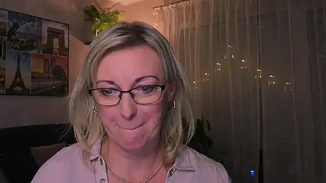 vanessa chat online show from December 9, 5:52 pm