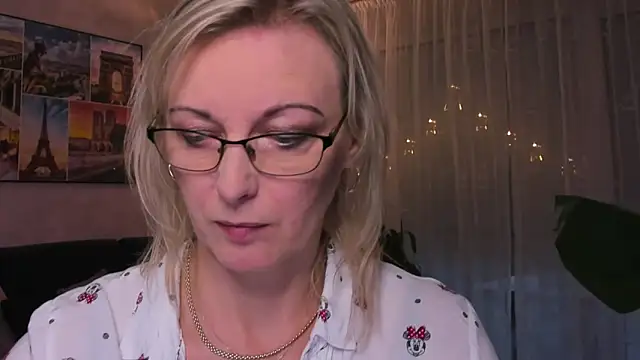 vanessa chat online show from December 10, 2:28 pm