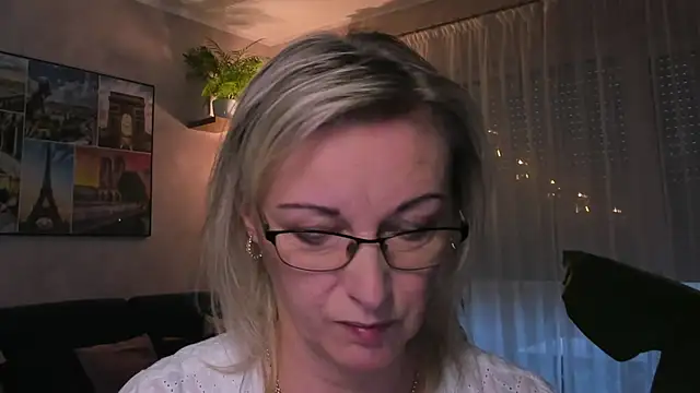 vanessa chat online show from December 11, 2:22 pm