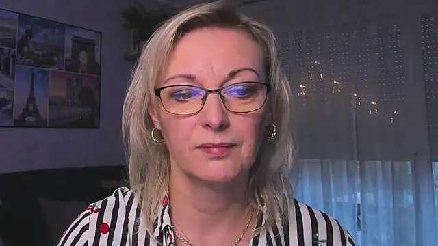 vanessa chat online show from December 17, 2:22 pm