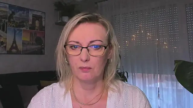 vanessa chat online show from December 18, 2:28 pm