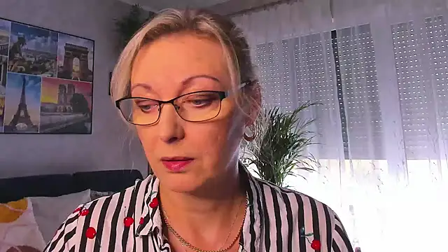 vanessa chat online show from October 15, 1:22 pm