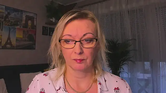 vanessa chat online show from December 4, 2:15 pm