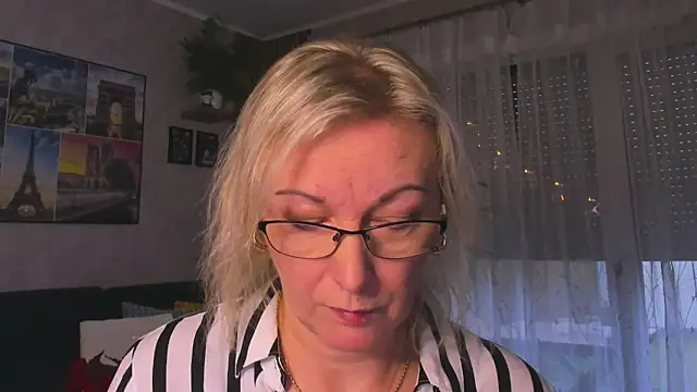 vanessa chat online show from December 17, 2:23 pm