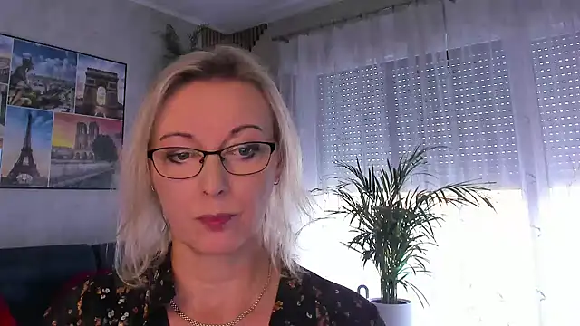 vanessa chat online show from July 28, 1:21 pm