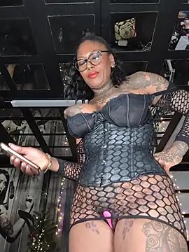 Snapshot of DarkDea chatting on January 6, 4:21 pm DarkDea online show from January 6, 4:21 pm