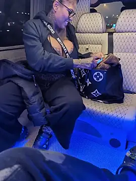 Snapshot of DarkDea chatting on February 8, 10:46 pm DarkDea online show from February 8, 10:46 pm