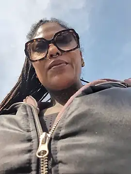 Snapshot of DarkDea chatting on March 3, 12:11 pm DarkDea online show from March 3, 12:11 pm