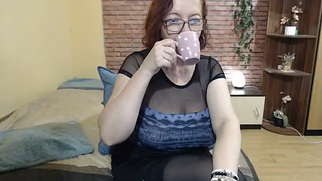 Snapshot of EvelyneFlirtyMilf chatting on May 22, 4:52 am EvelyneFlirtyMilf online show from May 22, 4:52 am