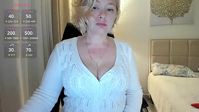 Snapshot of Colette__1977 chatting on April 17, 8:23 pm Colette 1977 online show from April 17, 8:23 pm