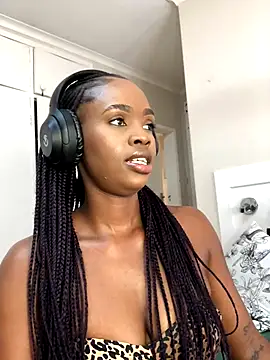 Snapshot of LuciousLips96 chatting on September 22, 9:33 am LuciousLips96 online show from September 22, 9:33 am