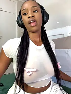 Snapshot of LuciousLips96 chatting on September 26, 9:35 am LuciousLips96 online show from September 26, 9:35 am