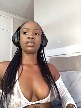 Snapshot of LuciousLips96 chatting on September 28, 8:52 am LuciousLips96 online show from September 28, 8:52 am