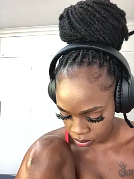 Snapshot of LuciousLips96 chatting on October 10, 10:14 am LuciousLips96 online show from October 10, 10:14 am