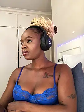 Snapshot of LuciousLips96 chatting on October 20, 7:53 am LuciousLips96 online show from October 20, 7:53 am