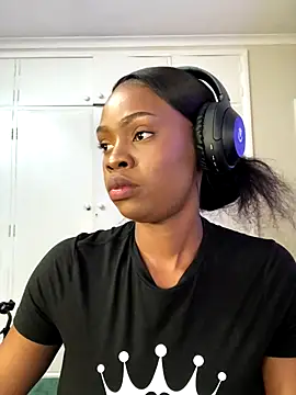 Snapshot of LuciousLips96 chatting on October 26, 7:25 am LuciousLips96 online show from October 26, 7:25 am