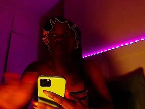 Snapshot of LuciousLips96 chatting on July 16, 10:05 pm LuciousLips96 online show from July 16, 10:05 pm