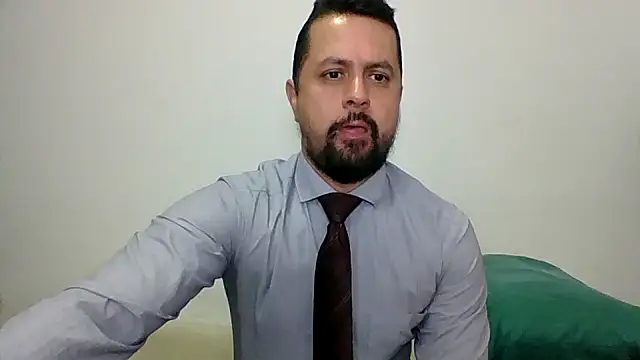 Snapshot of TRIISTAN_KING10 chatting on February 13, 3:41 pm TRIISTAN KING10 online show from February 13, 3:41 pm