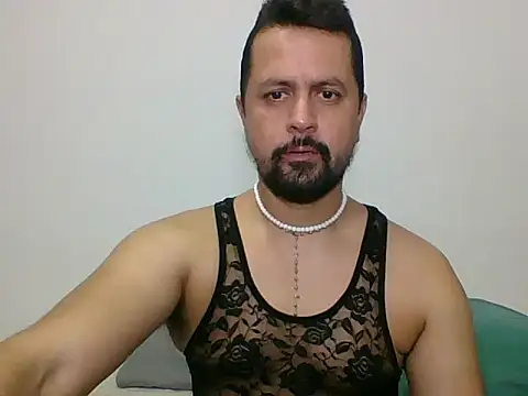 Snapshot of TRIISTAN_KING10 chatting on February 19, 10:17 pm TRIISTAN KING10 online show from February 19, 10:17 pm