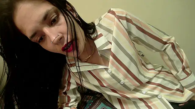 emmaherby online show from December 1, 7:47 pm