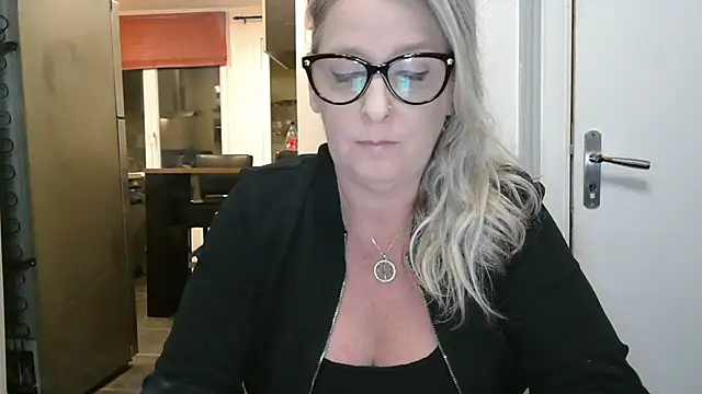 Snapshot of lilie69 chatting on January 5, 6:00 pm lilie69 online show from January 5, 6:00 pm