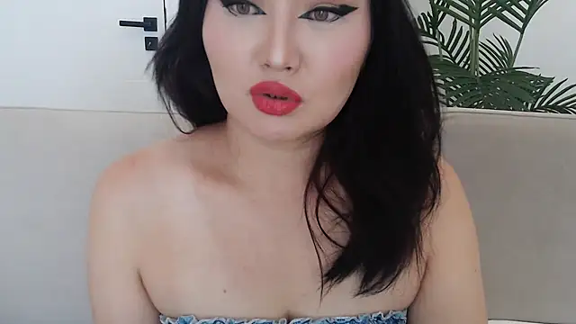 Snapshot of DanyMin chatting on October 9, 7:50 am DanyMin online show from October 9, 7:50 am