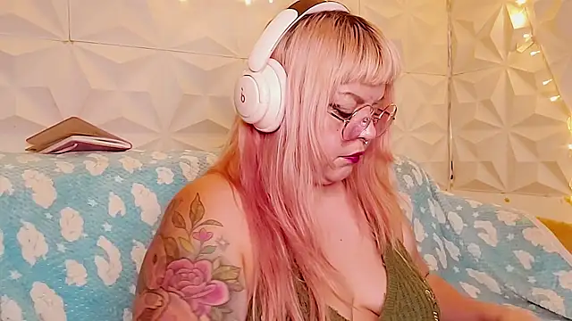 Satyn doll online show from May 22, 2:19 am