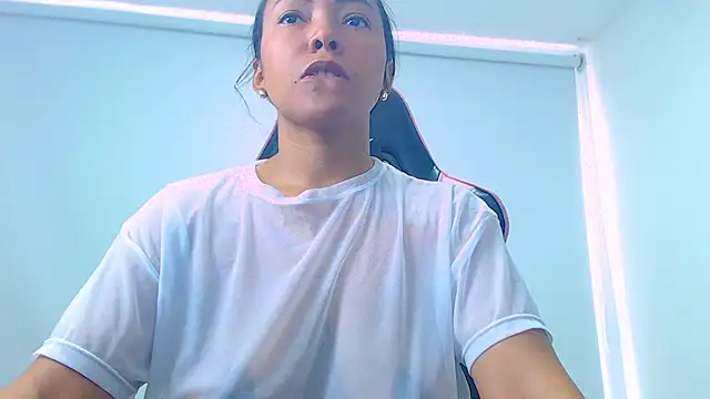 Saraahjoness online show from April 10, 3:06 pm