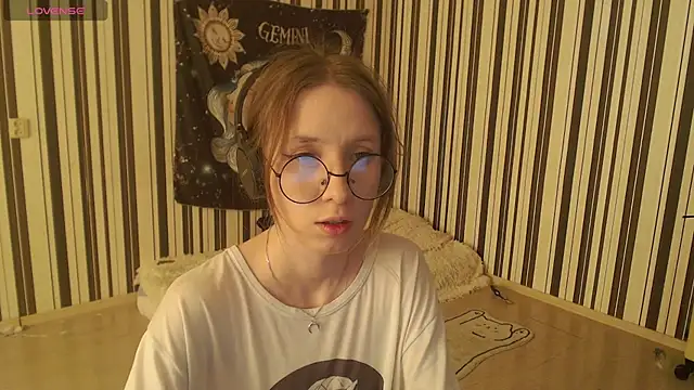  Hanna Moon  online show from October 1, 2:45 pm