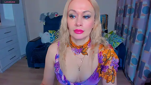 EllenMoore online show from December 15, 5:34 am