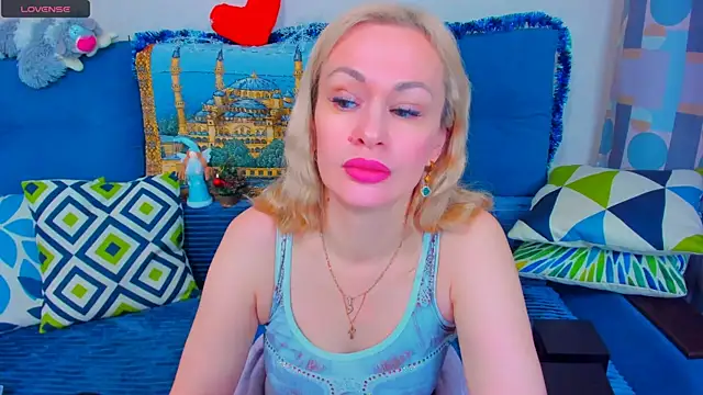 EllenMoore online show from December 24, 5:49 am