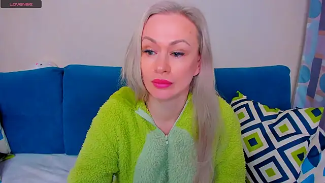 EllenMoore online show from September 28, 3:01 am