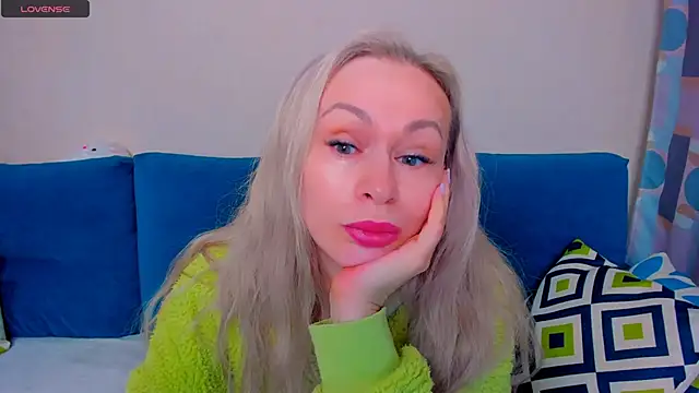 EllenMoore online show from October 1, 3:01 am