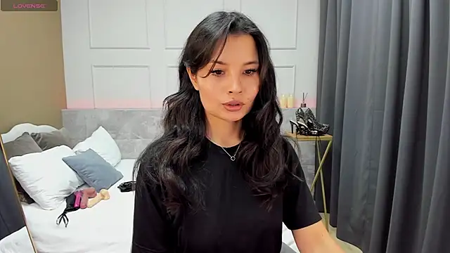 Snapshot of ErikaSoft chatting on December 13, 5:49 am ErikaSoft online show from December 13, 5:49 am