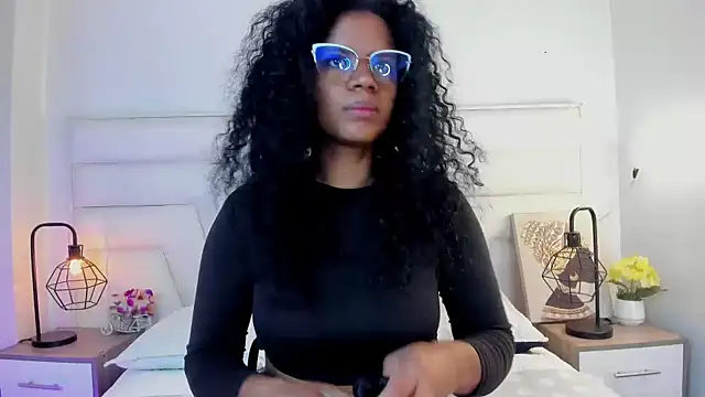 Ellie Alves online show from December 12, 3:59 pm