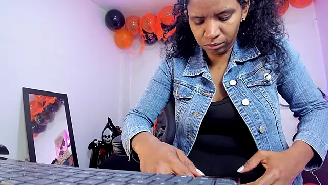 Ellie Alves online show from October 30, 1:01 pm