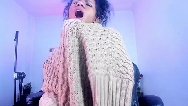 Ellie Alves online show from November 19, 2:39 pm